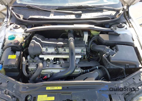 2001 Volvo V70 Xc from USA, damaged, VIN YV1SZ58D211044736